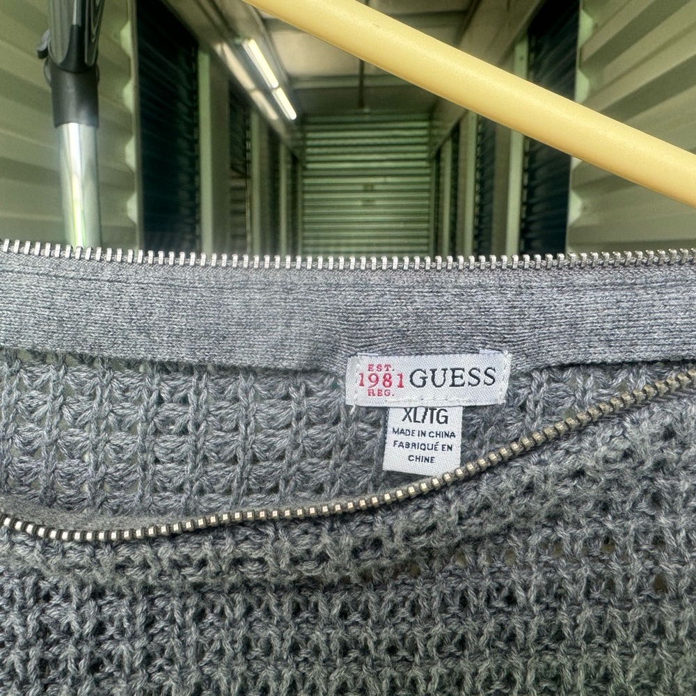 Long sleeve GUESS sweater with zipper open close size XL - Picture 2 of 5